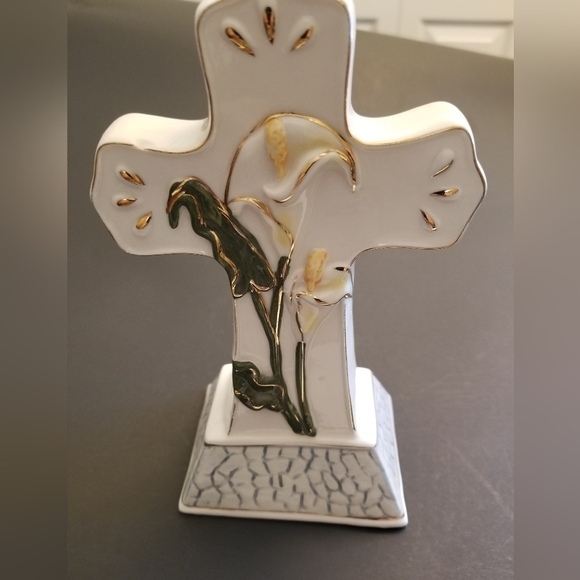Vintage Beautiful Porcelain Cross with Calla Lily Flowers 4.2" x 2.7" and 7.1"T - Picture 4 of 6
